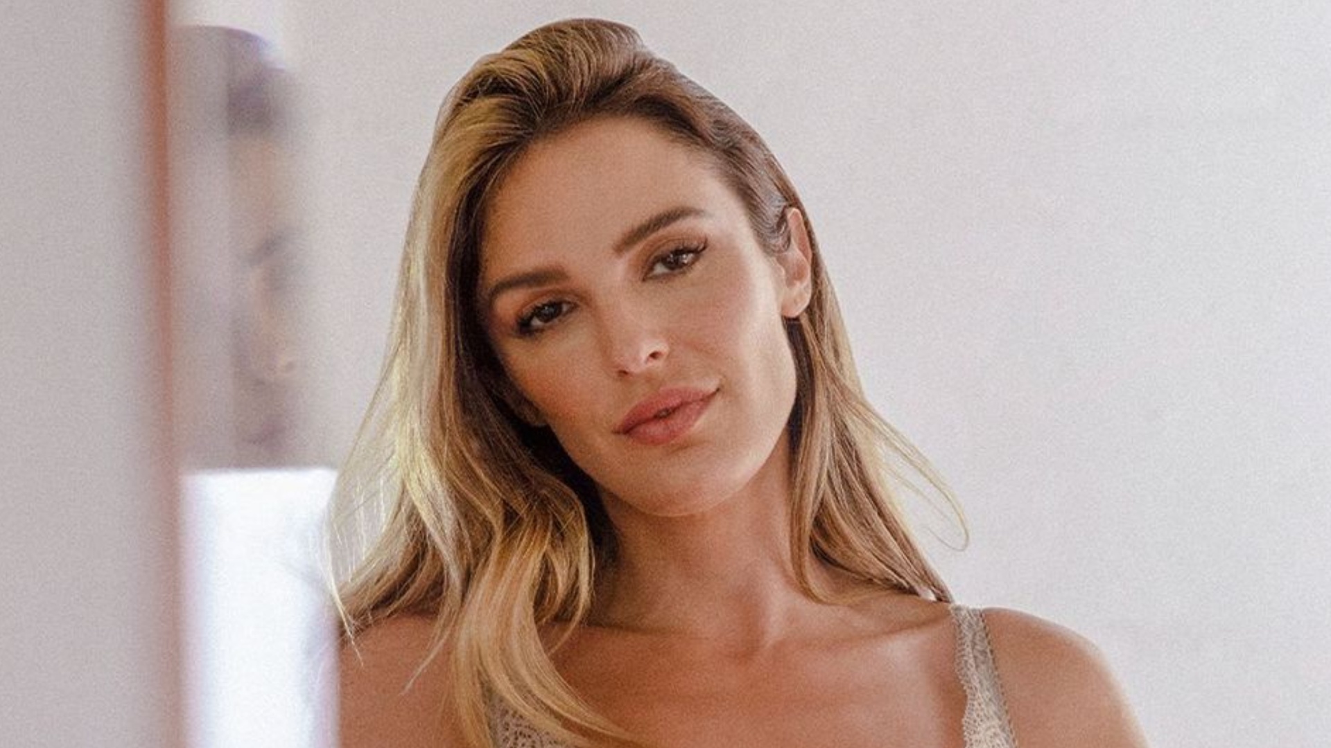 De lingerie, Rafa Brites exibe cicatriz de cesárea e desabafa: ”Já fez eu me sentir mal”