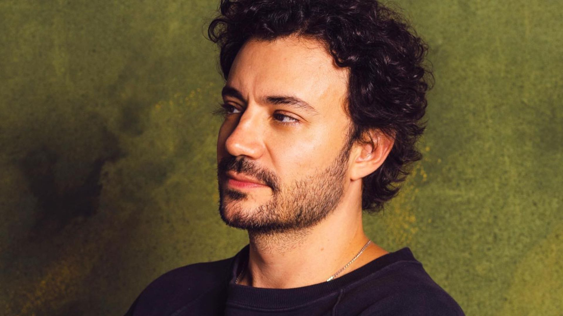 Ator reveza peça de teatro com nova temporada de série inclusiva: ‘Desafio’