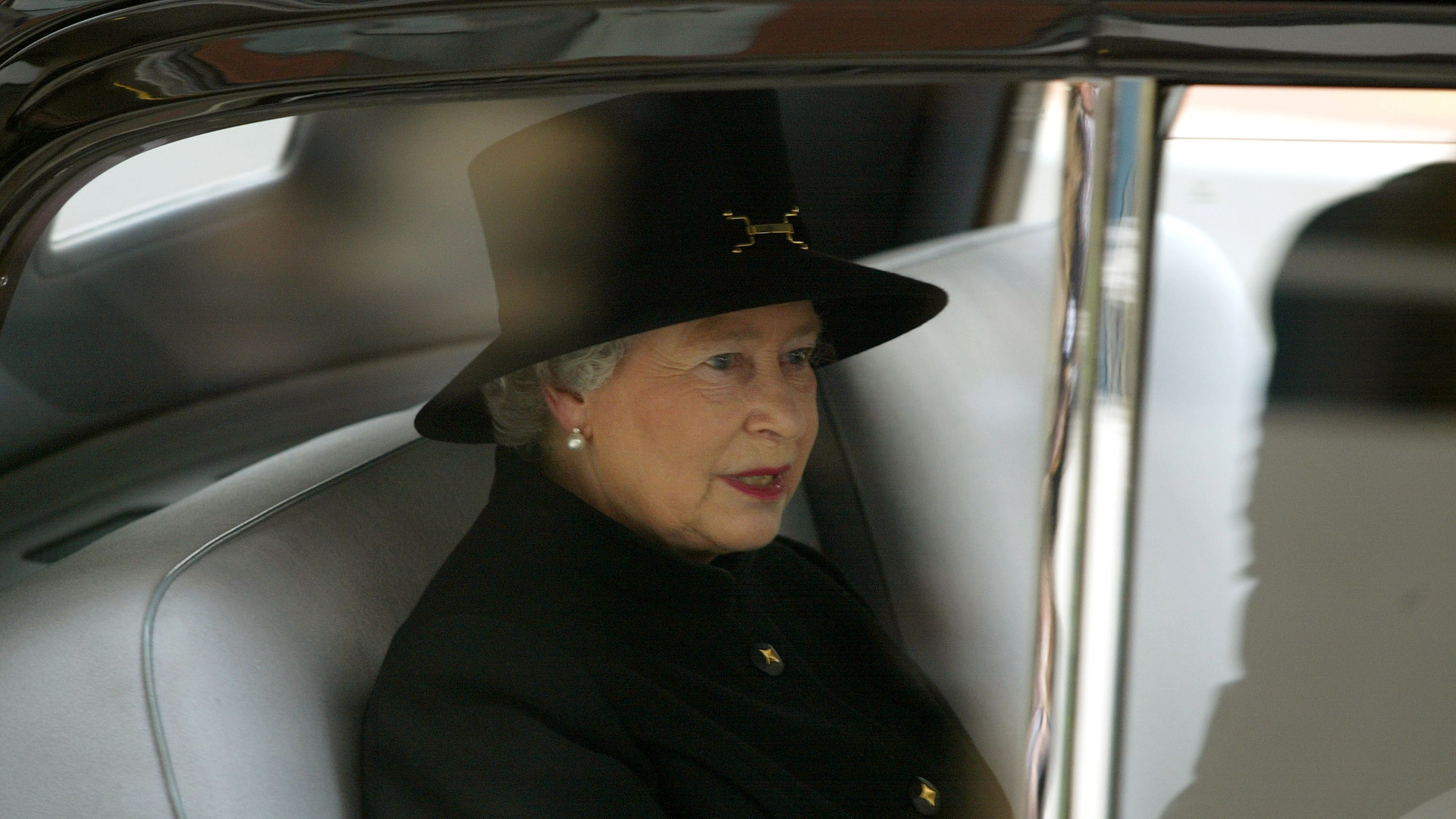 FBI revela que havia plano para assassinar Rainha Elizabeth II durante visita da monarca aos Estados Unidos em 1983