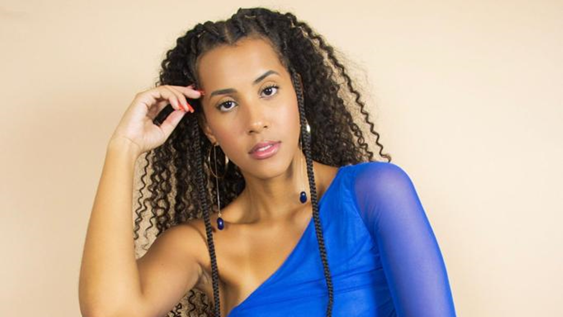 Estreante na TV, atriz de Encantado’s revela diferenças com personagem: ‘Afropaty’