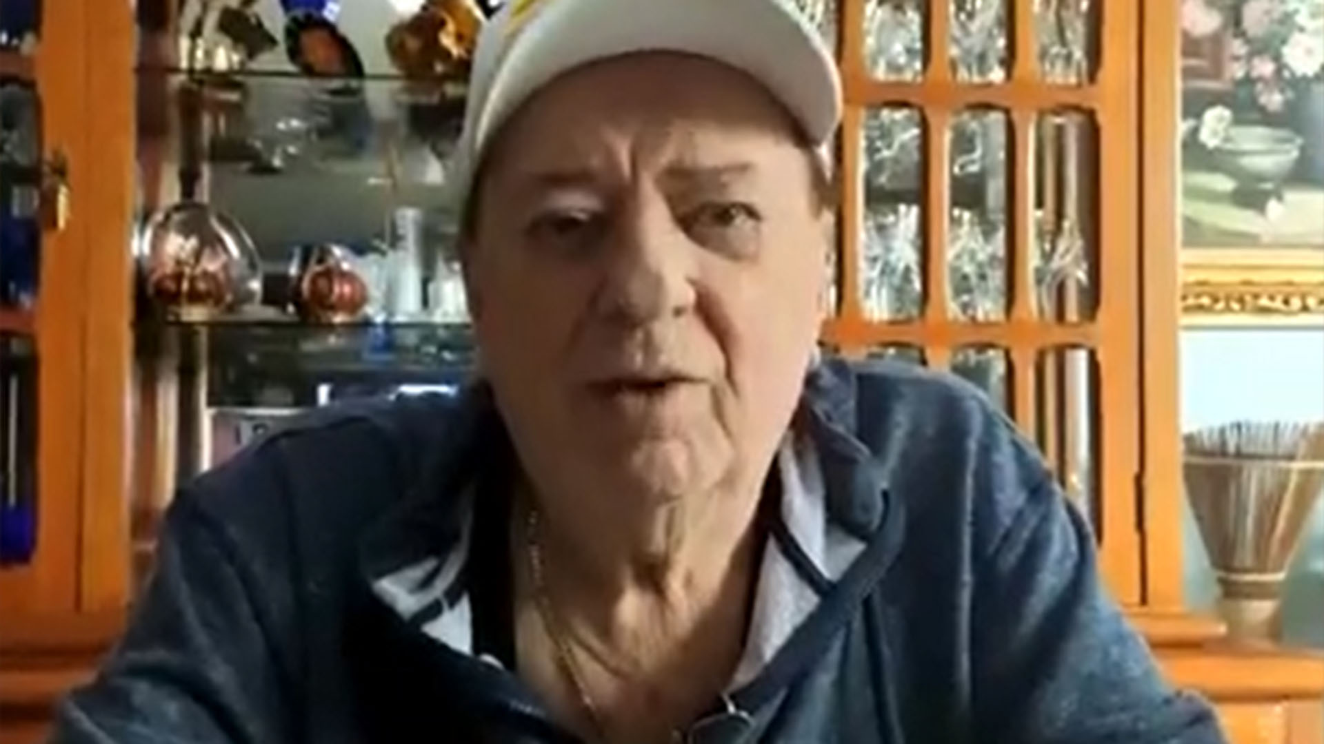 Raul Gil passa por cirurgia e o filho dele tranquiliza sobre o estado de saúde do pai