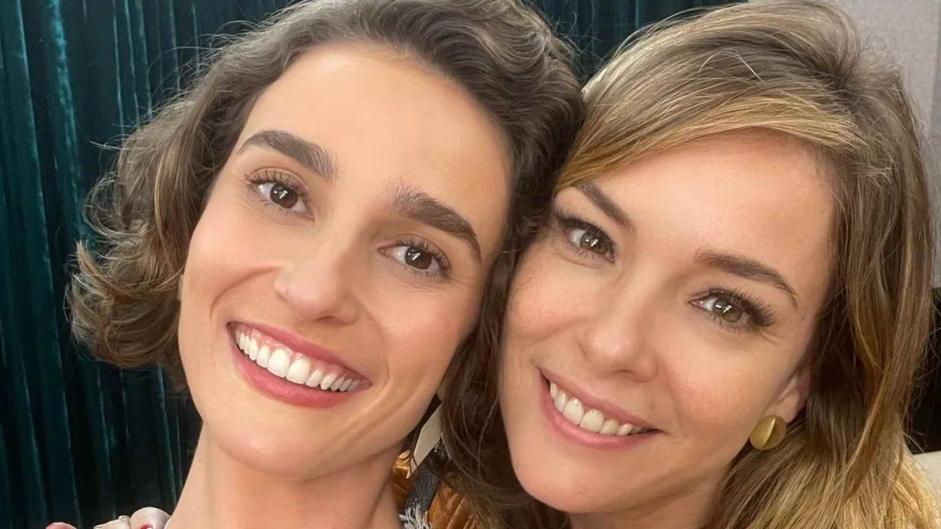 Após cena cortada em novela, Regiane Alves exalta parceria com Priscila Sztejnman e agradece apoio do público