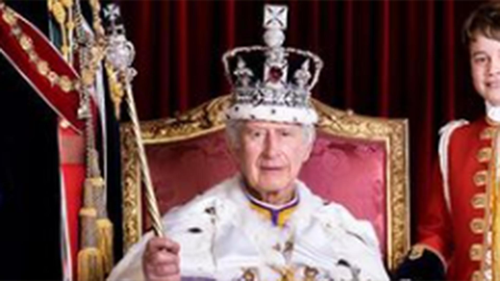 Rei Charles III exibe foto inédita com o filho William e o neto George