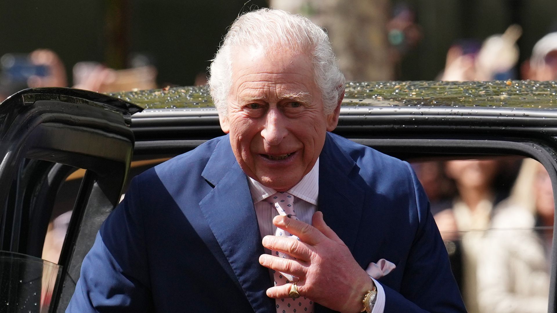 Ator vencedor do Oscar diz ter sido vetado da coroação de Rei Charles III; entenda