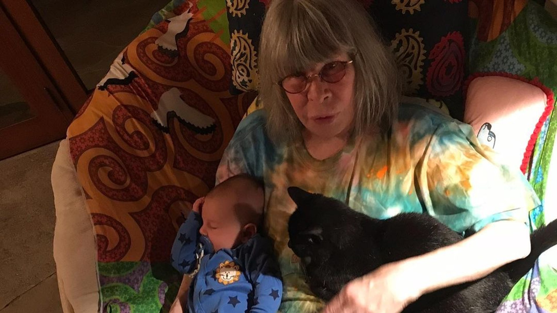 Ex-nora de Rita Lee celebra sua faceta de avó e lamenta morte dela