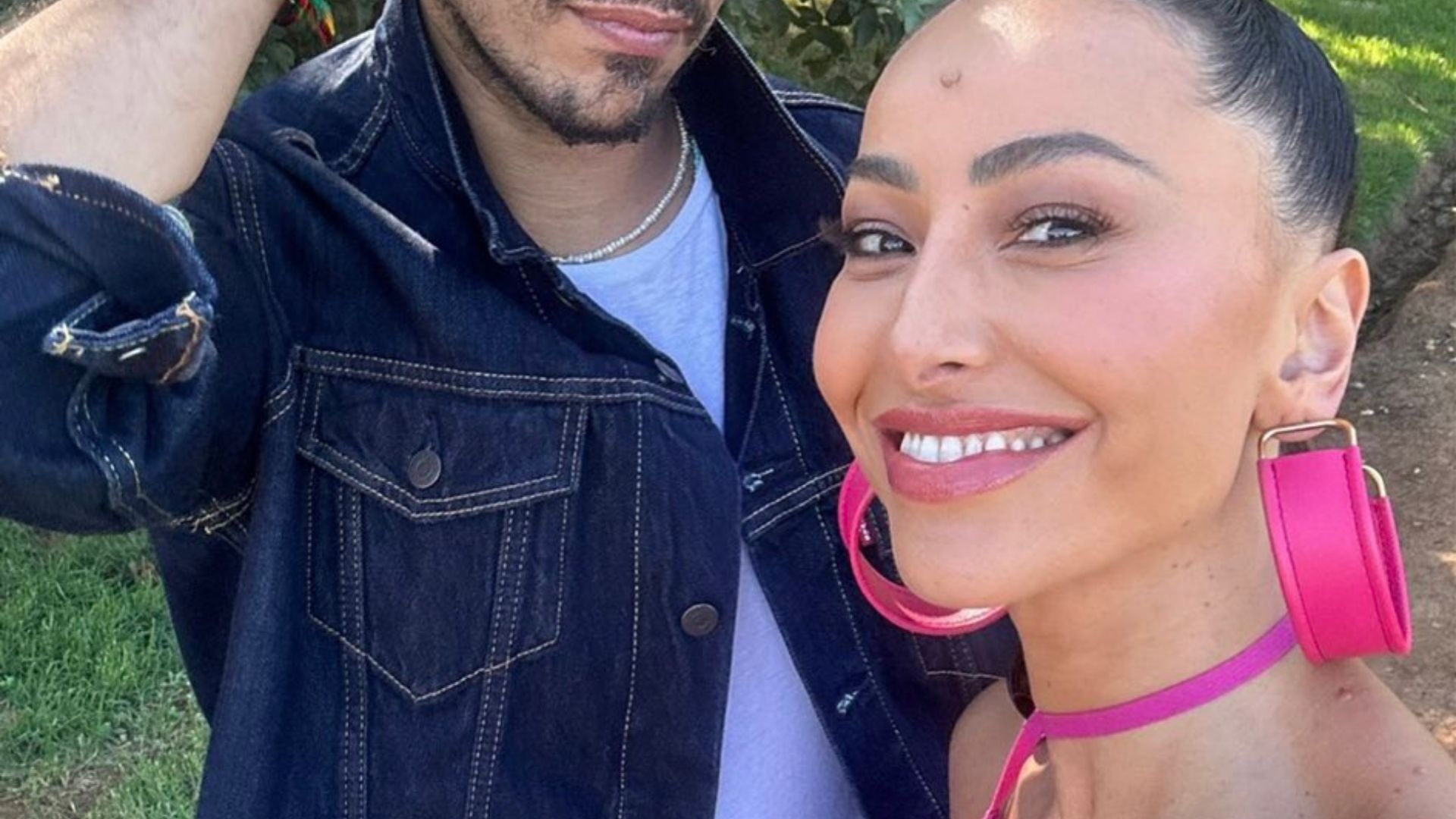 Sabrina Sato posa com o ex-namorado e faz mistério: “Doida pra contar”