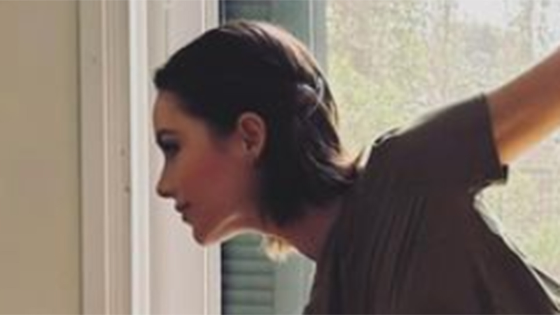 Sandy aparece magérrima em pose de yoga: ‘Diva da flexibilidade’