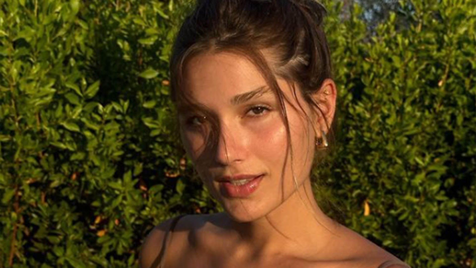 Magérrima, Sasha Meneghel arrasa em fotos de biquíni em destino paradisíaco