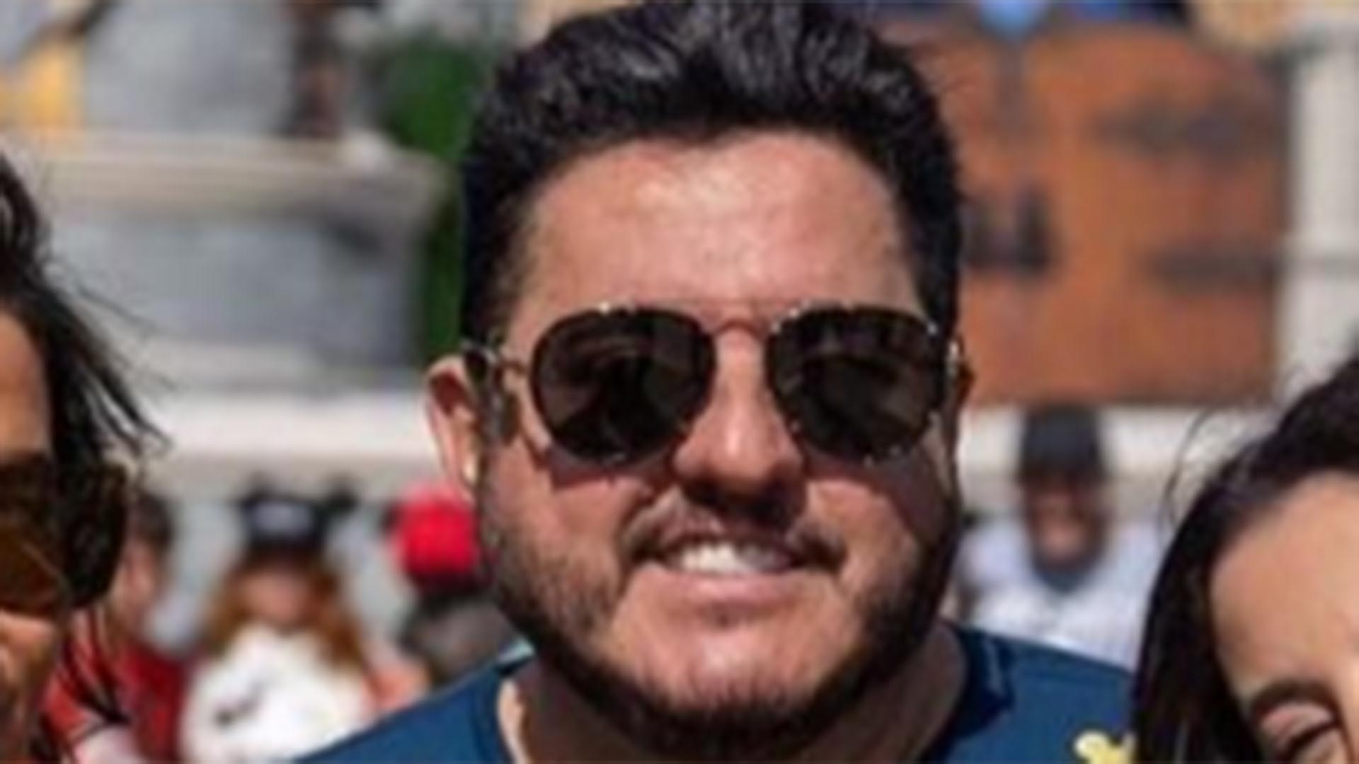 Sertanejo Bruno surge em foto rara com os filhos gêmeos