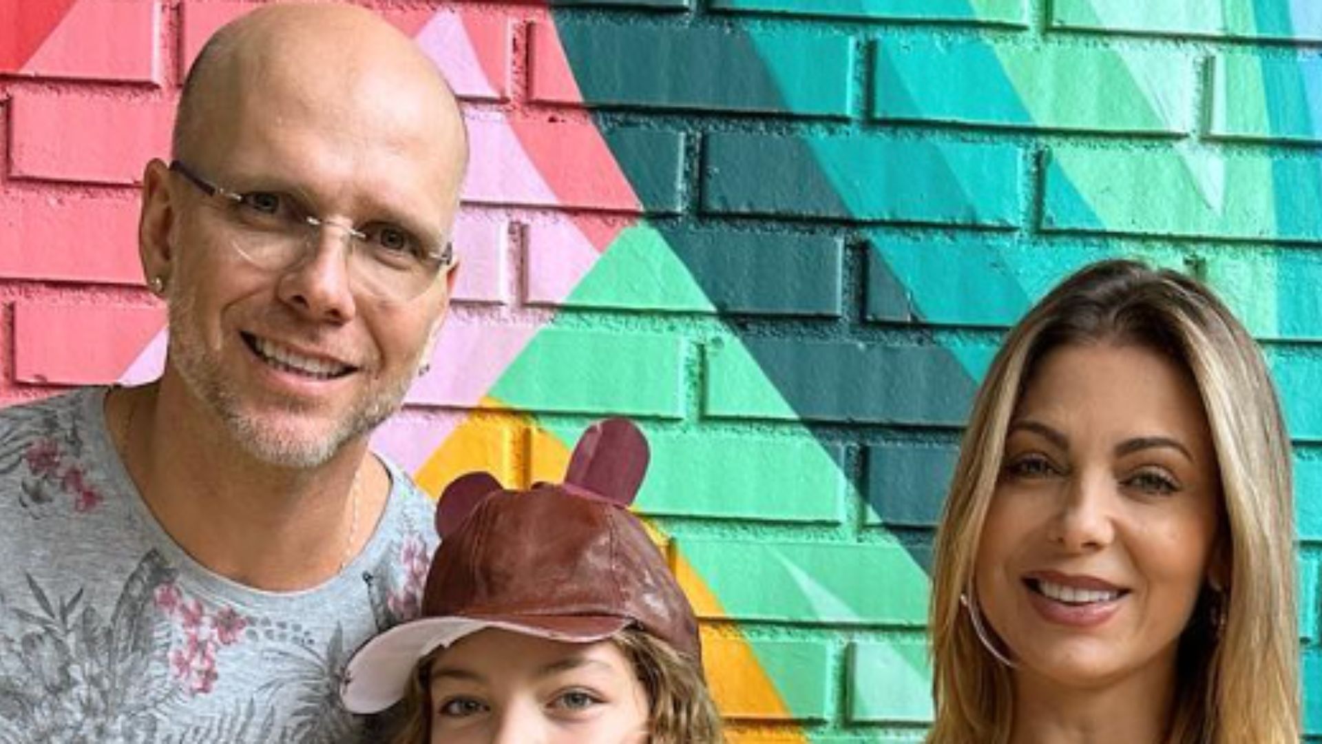 Ex de Sheila Mello é criticado após look despojado em foto: “Igual mendigo”