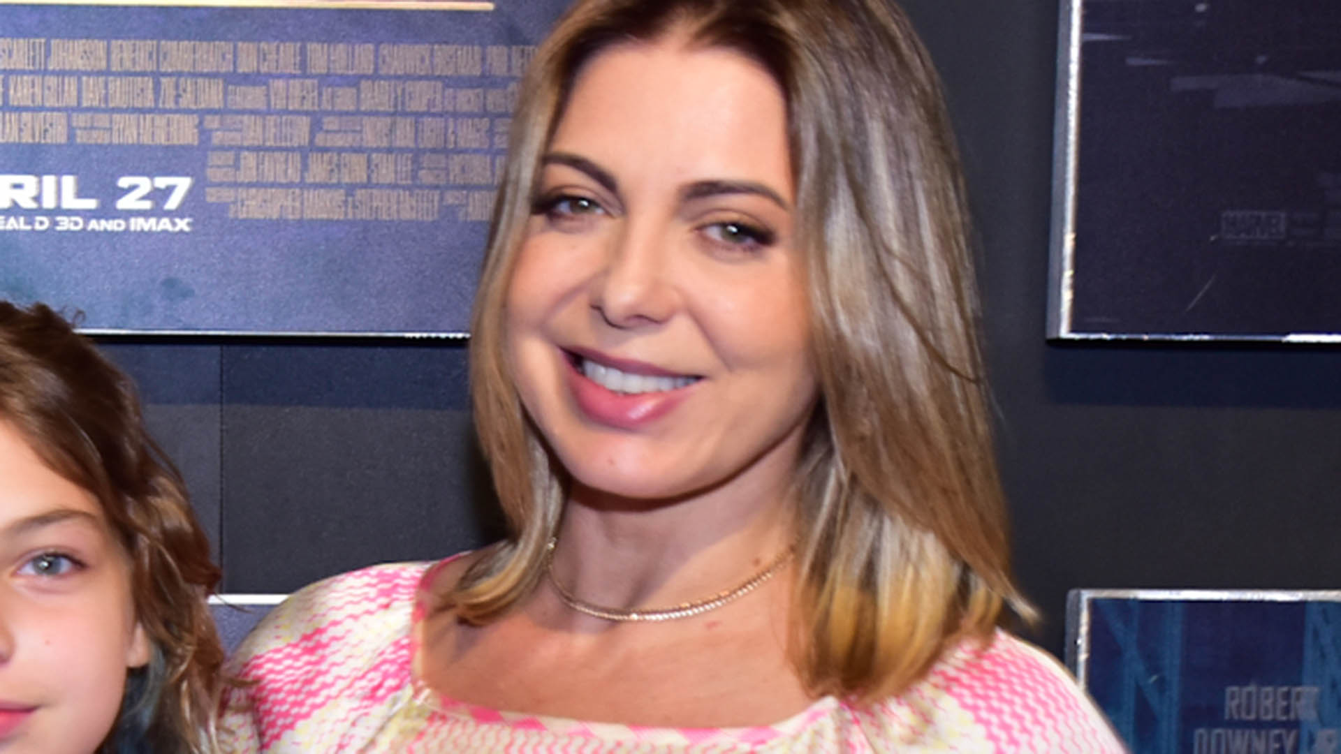 Filha de Sheila Mello rouba a cena em passeio com a mãe coruja