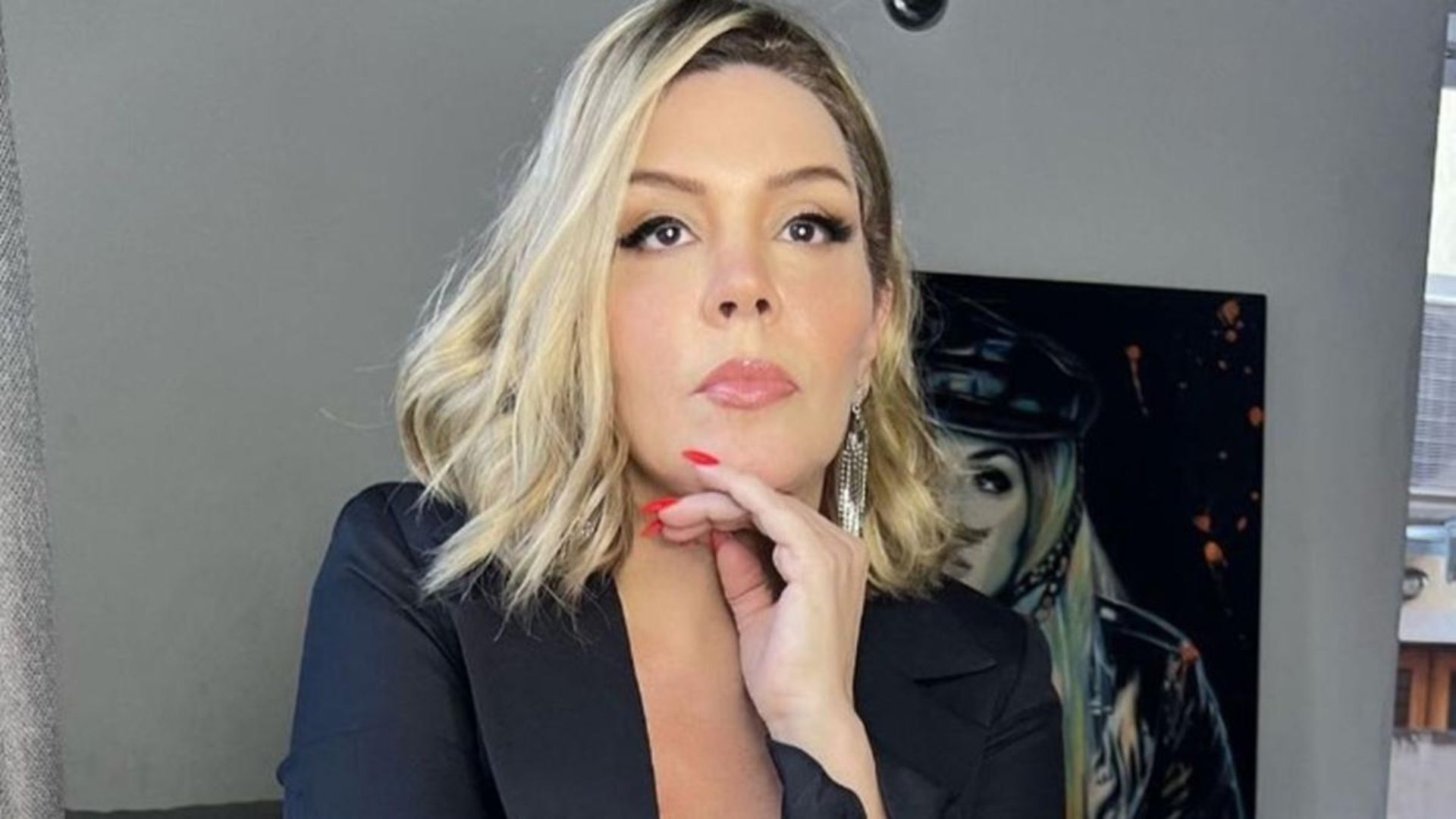 Simony reaparece na TV e se pronuncia sobre boatos de metástase: “Parem de me matar”