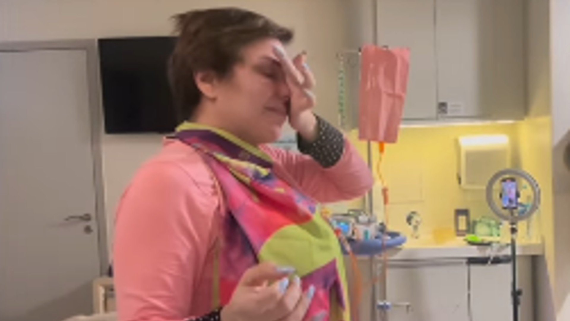 Simony chora ao fazer sessão de psicodança no hospital: “Agradecimento”