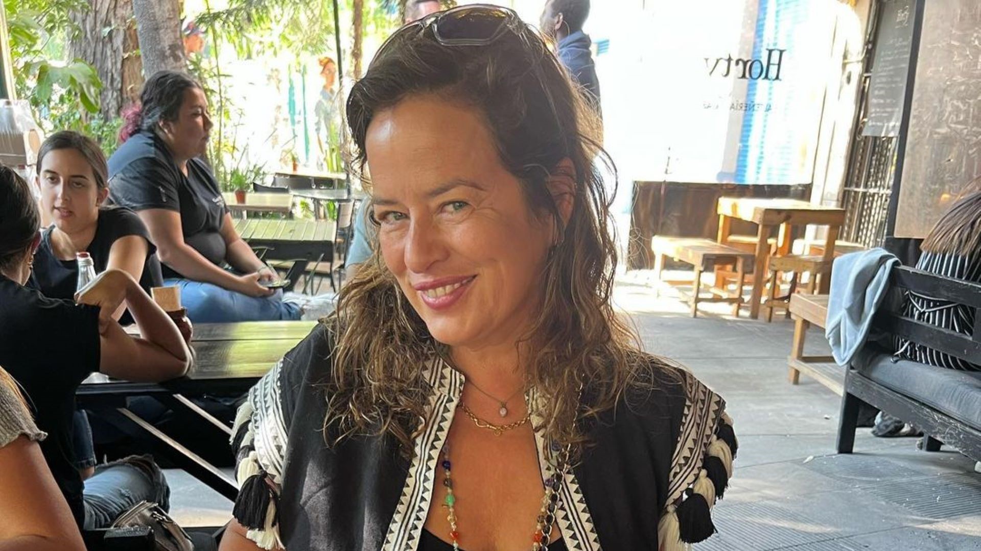 Filha de Mick Jagger é presa após agredir policiais em Ibiza