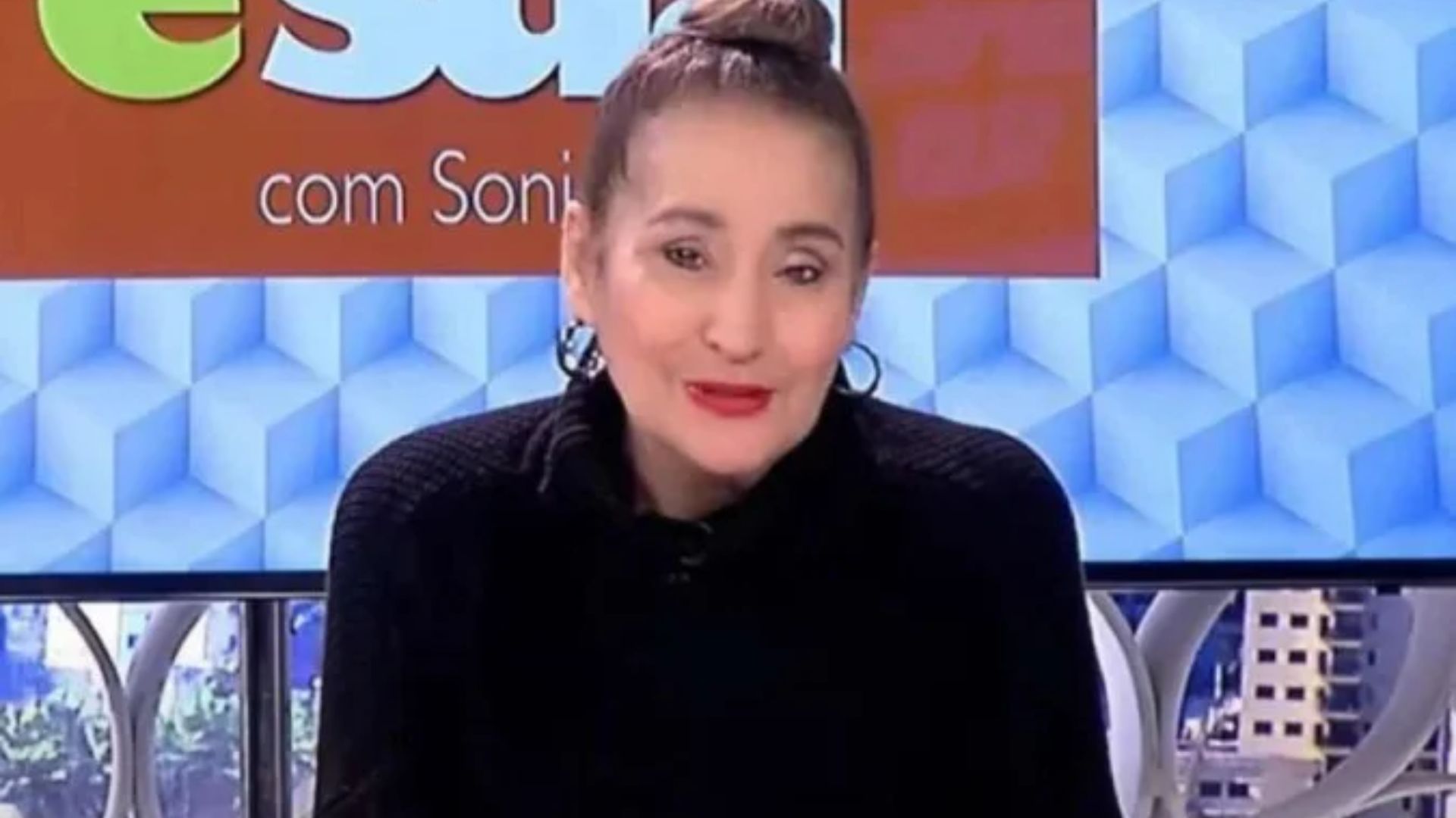 Sonia Abrão adere à ritual e expõe detalhes: Fogo!”
