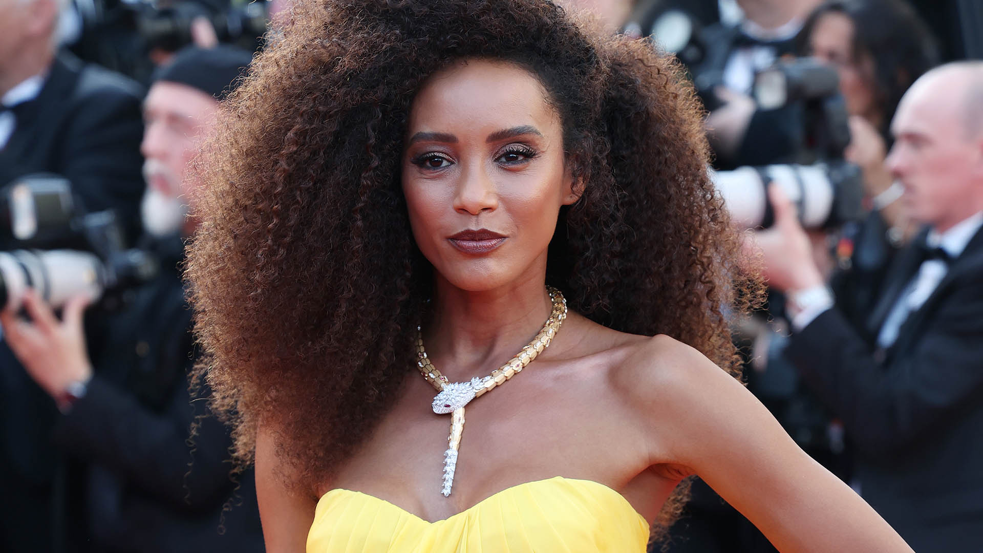 Taís Araujo surge maravilhosa no tapete vermelho de Cannes