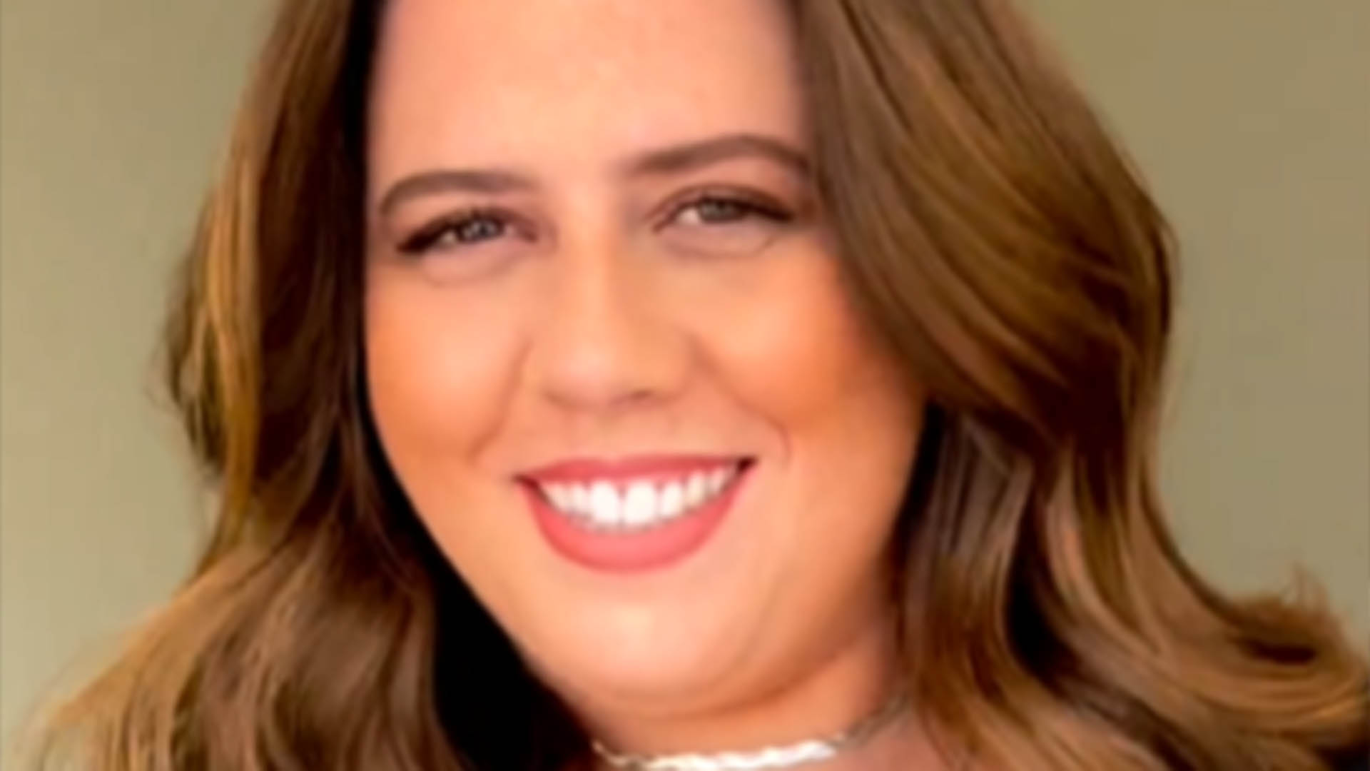 Tati Machado passa a tesoura no cabelo e exibe novo visual