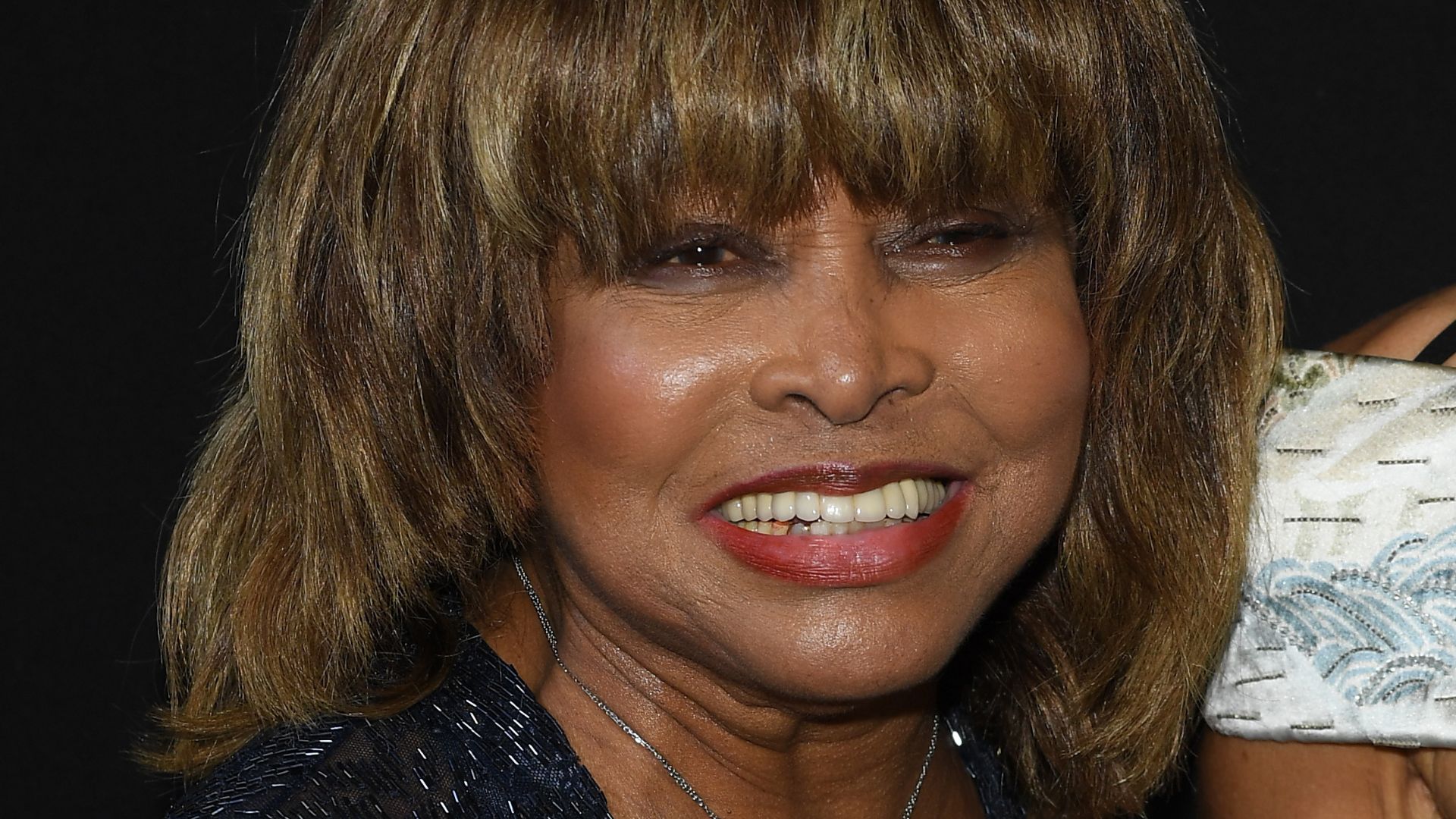 Causa da morte de Tina Turner é revelada após mistério e surpreende fãs