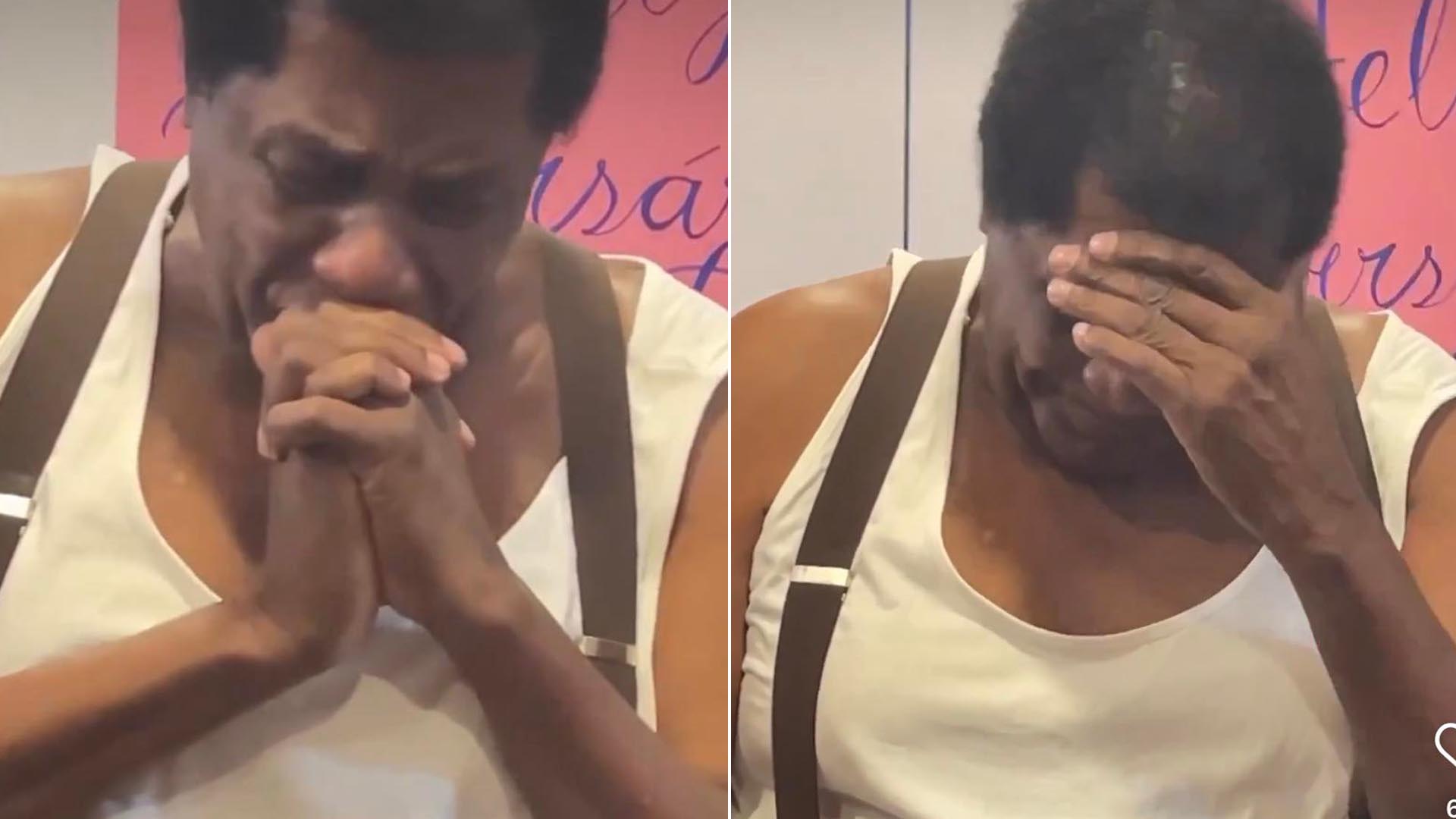 Tony Tornado chora ao receber surpresa no camarim de ‘Amor Perfeito’