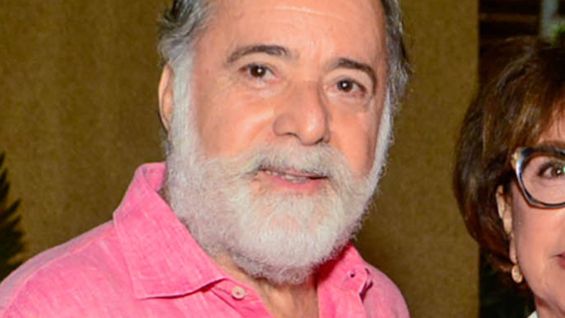 Tony Ramos faz rara aparição com a esposa em festa de novela