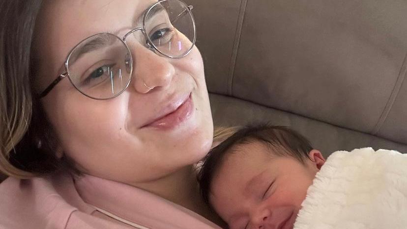 Viih Tube posta selfie com Lua e fãs se derretem com fofura da pequena