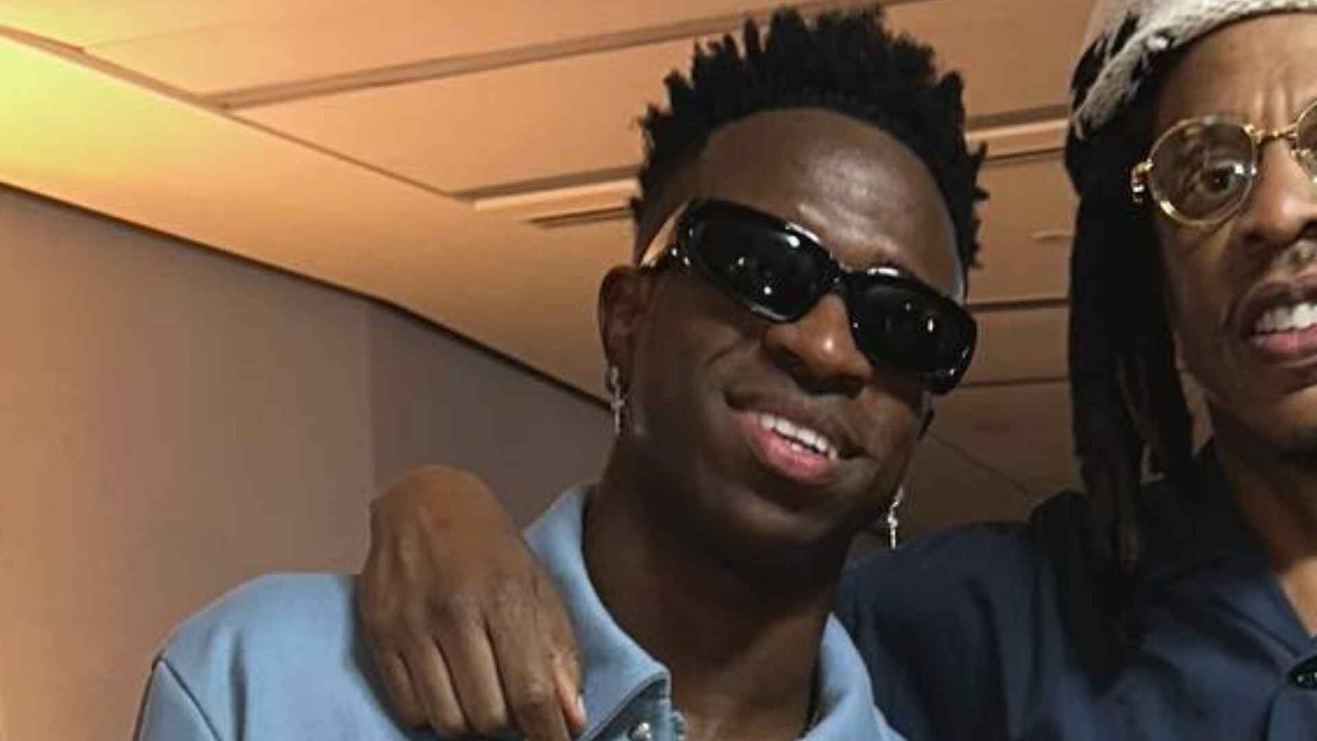 Vinicius Jr. mostra encontro com Jay-Z nos bastidores do show de Beyoncé: “Zerou o game”