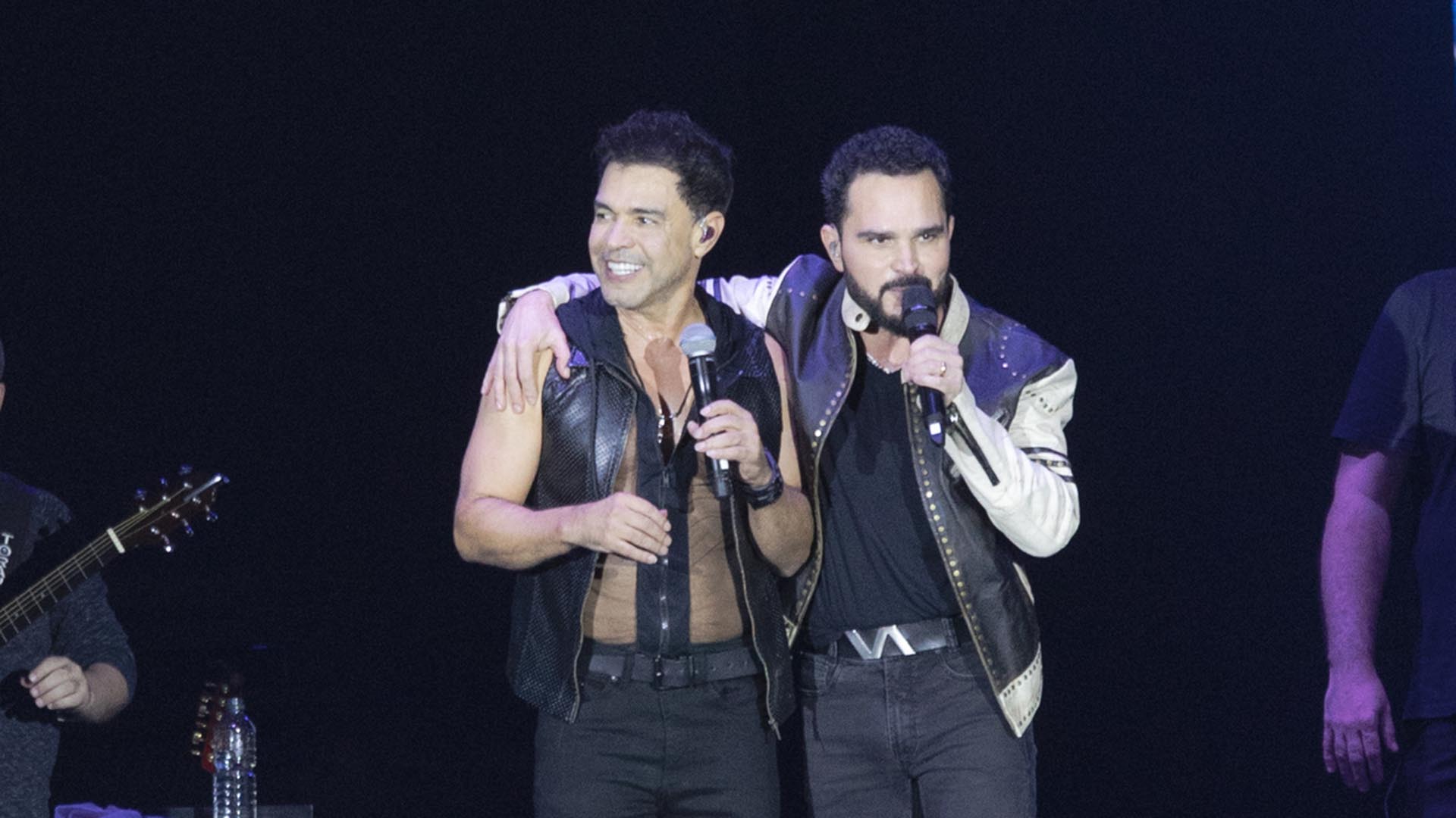 Zezé Di Camargo e Luciano se apresentam no Paraguai com ingressos esgotados