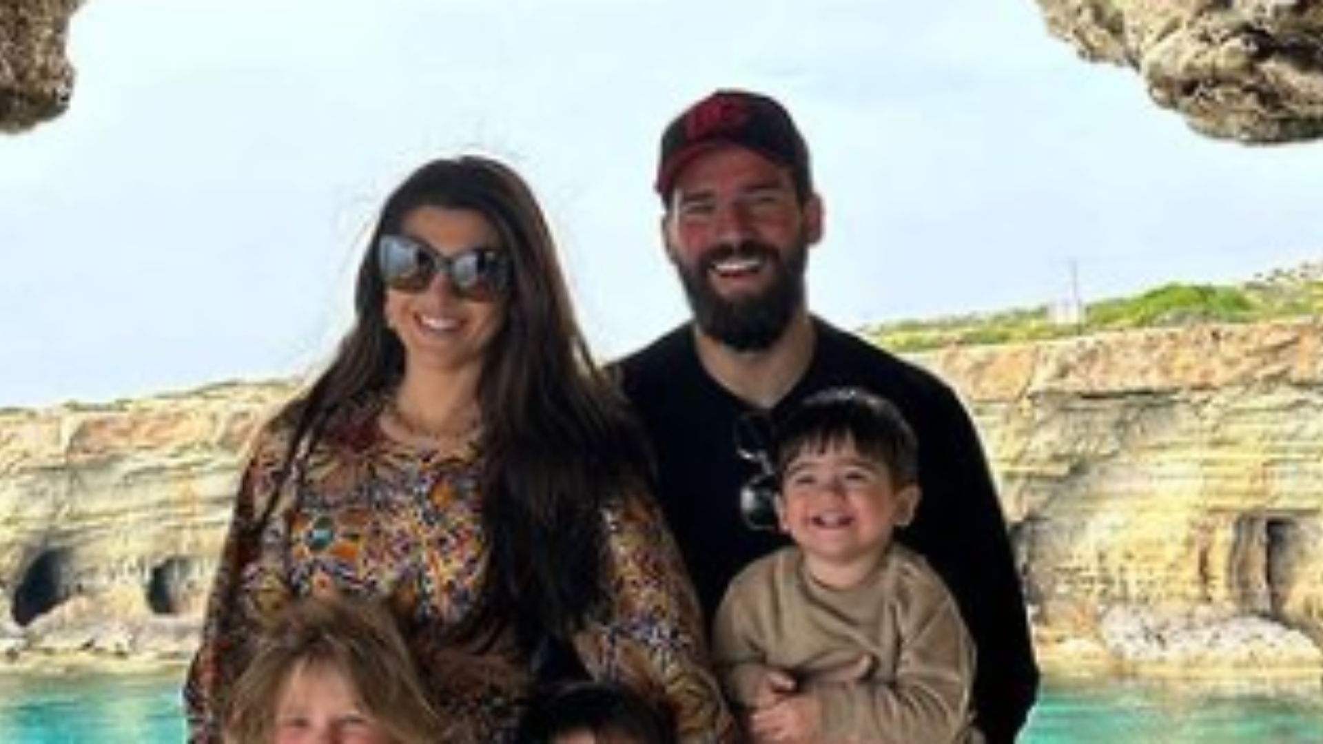 Mulher de Alisson Becker, goleiro da Seleção Brasileira, abre álbum de viagem da família com destino paradisíaco