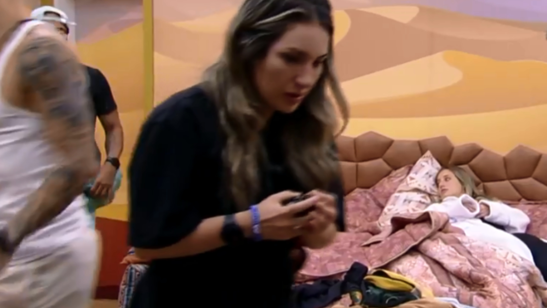 BBB 23: Amanda arruma malas de Sapato e confisca objeto: ”Tô nem aí”