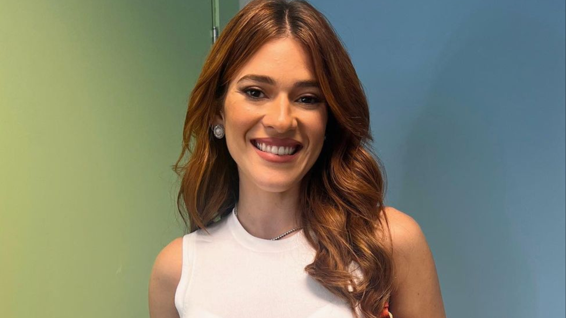 Ana Clara Lima surpreende ao exibir o novo visual na web: ”Programa novo, cabelo novo”