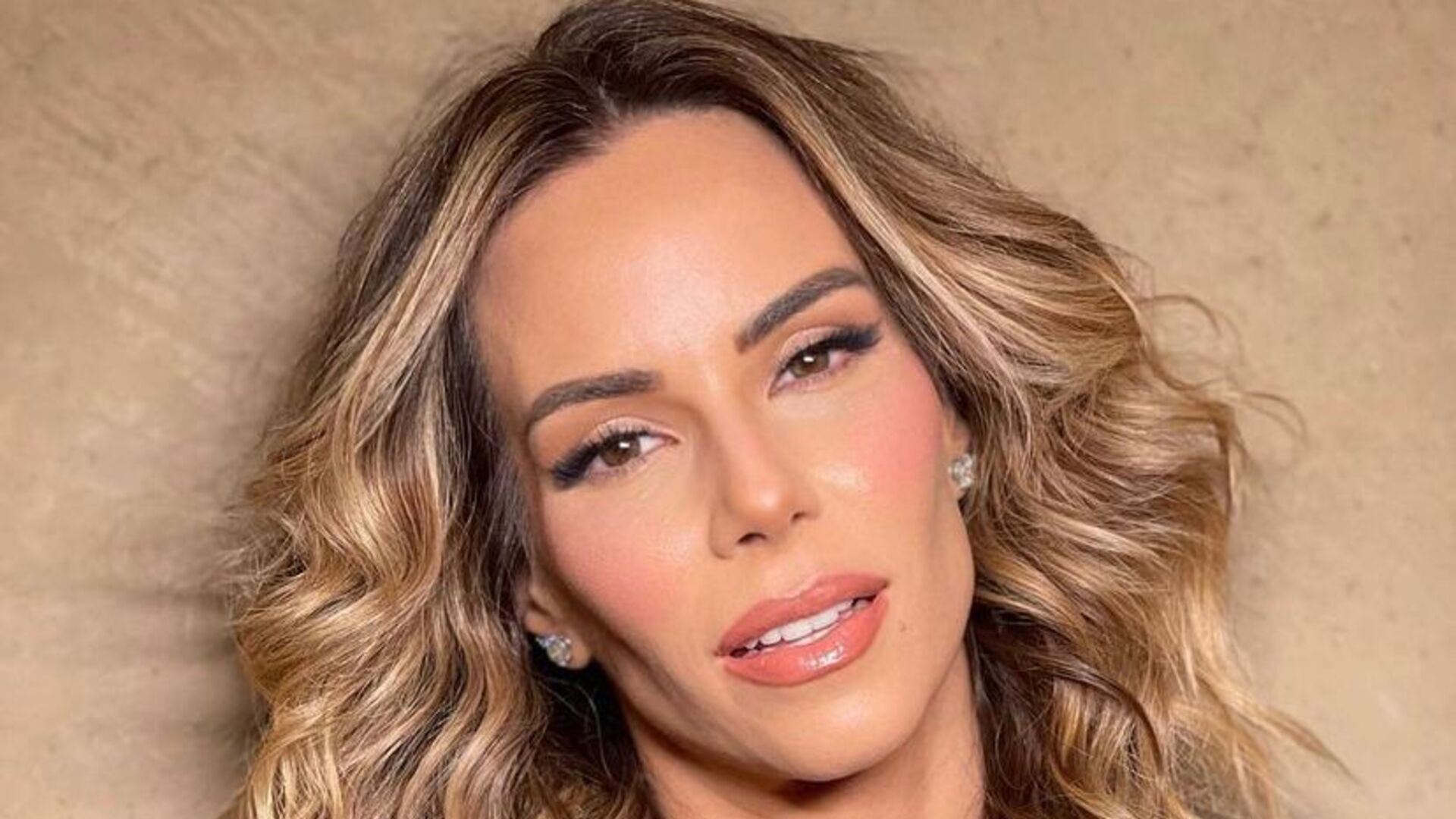 Em Los Angeles, Ana Furtado surge com look elegante em preparação para a cobertura do Oscar 2023