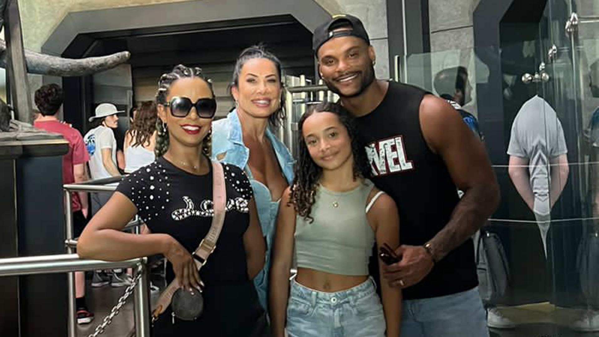 Scheila Carvalho curte as férias em Orlando com a família
