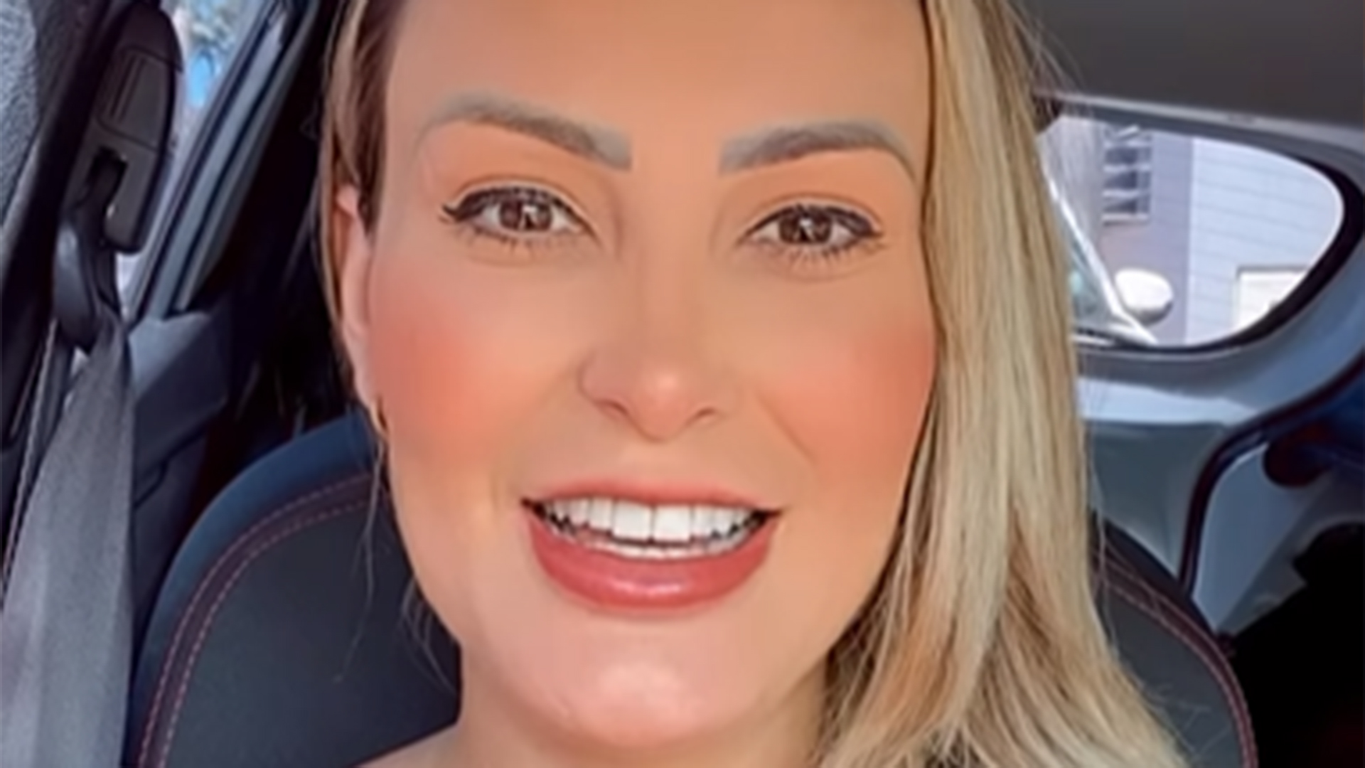 Andressa Urach choca ao falar de surto com o filho: ‘Sacrifício espiritual’