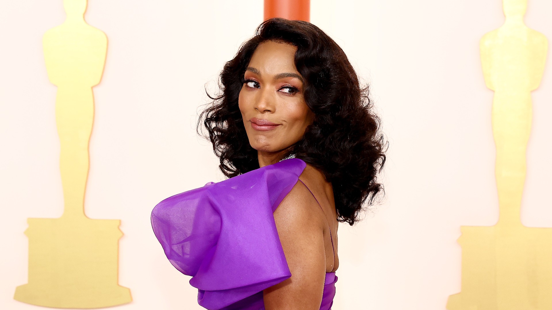 Angela Bassett viraliza com reação após perder prêmio do Oscar