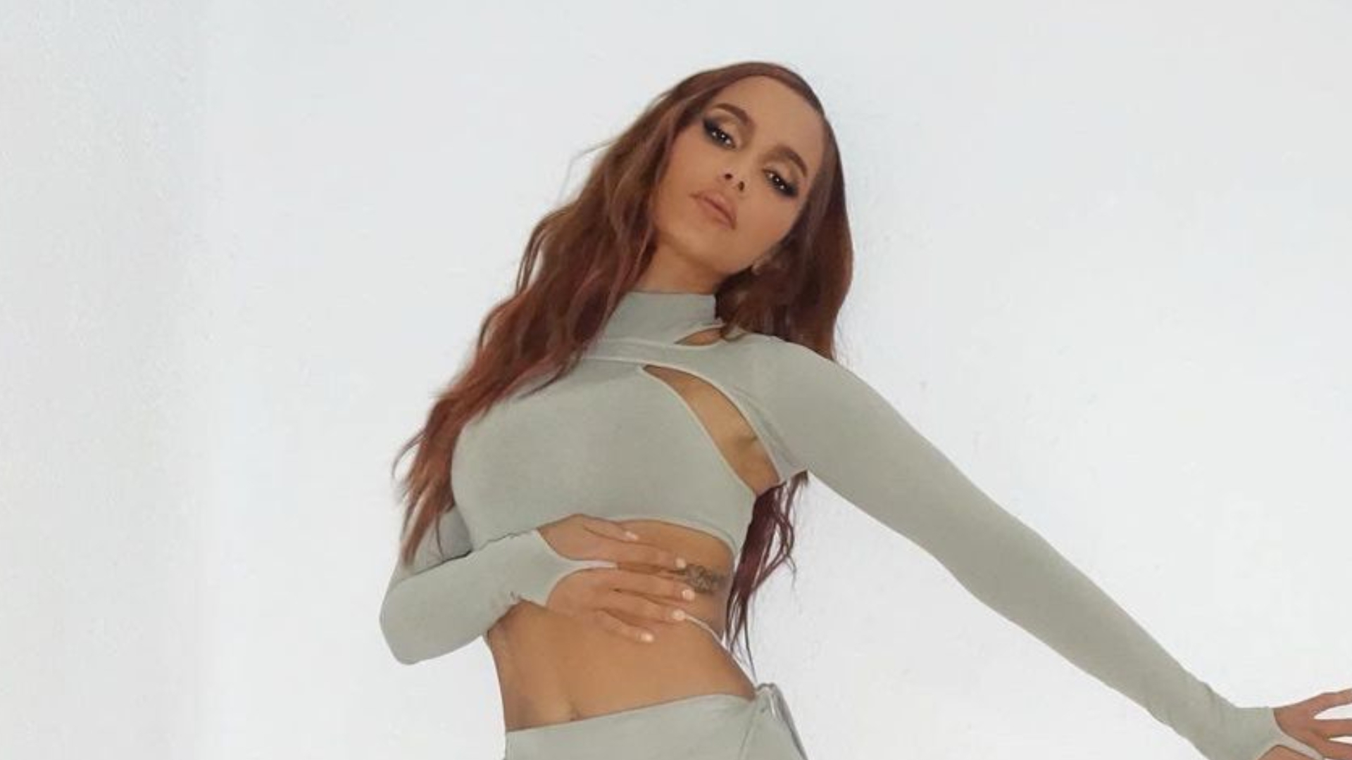 Anitta faz 30 anos e é homenageada por famosos: ”Te amamos e admiramos”