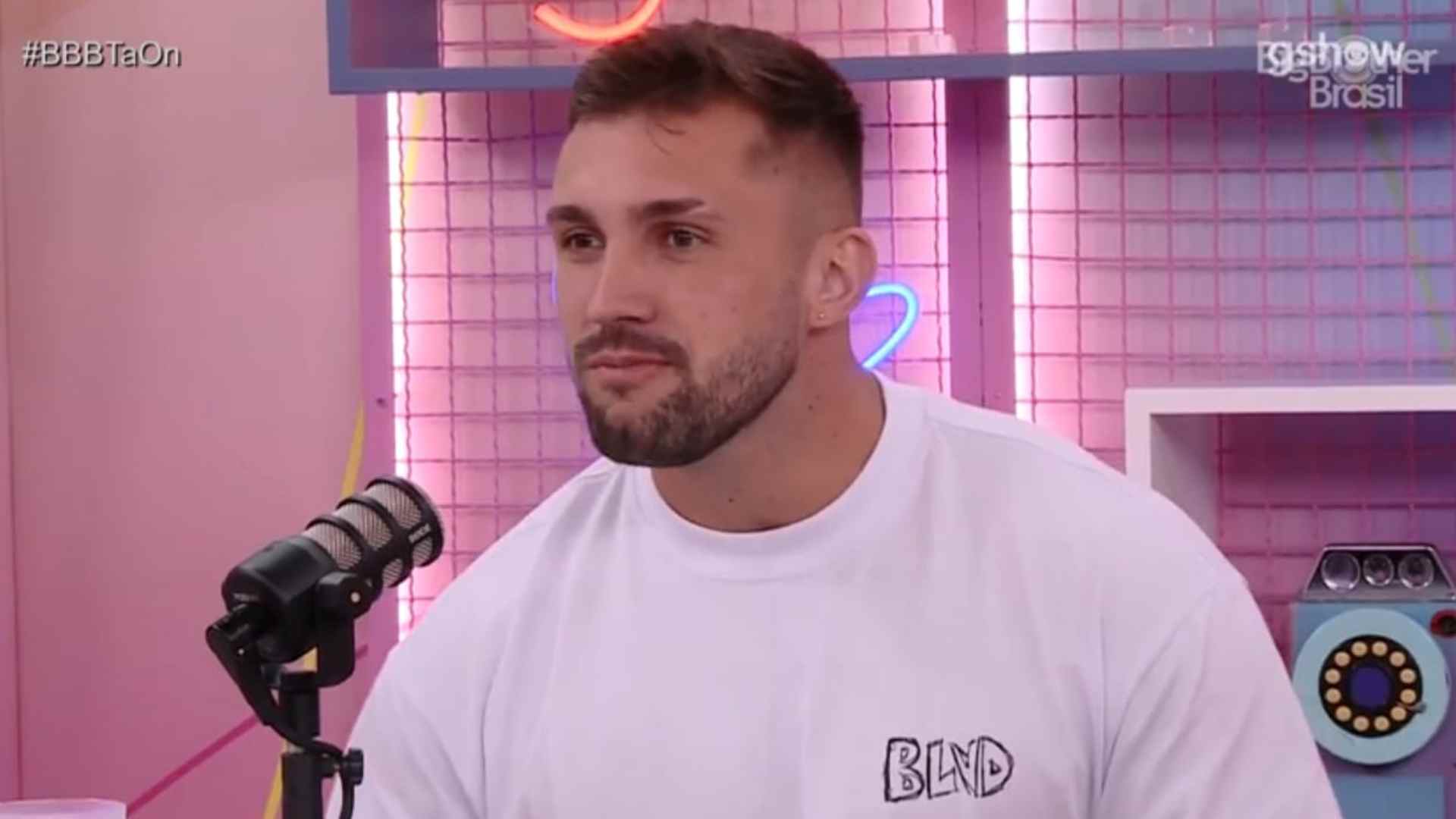 Arthur Picoli revela que já ficou com sister do BBB 21 e expõe motivo do término