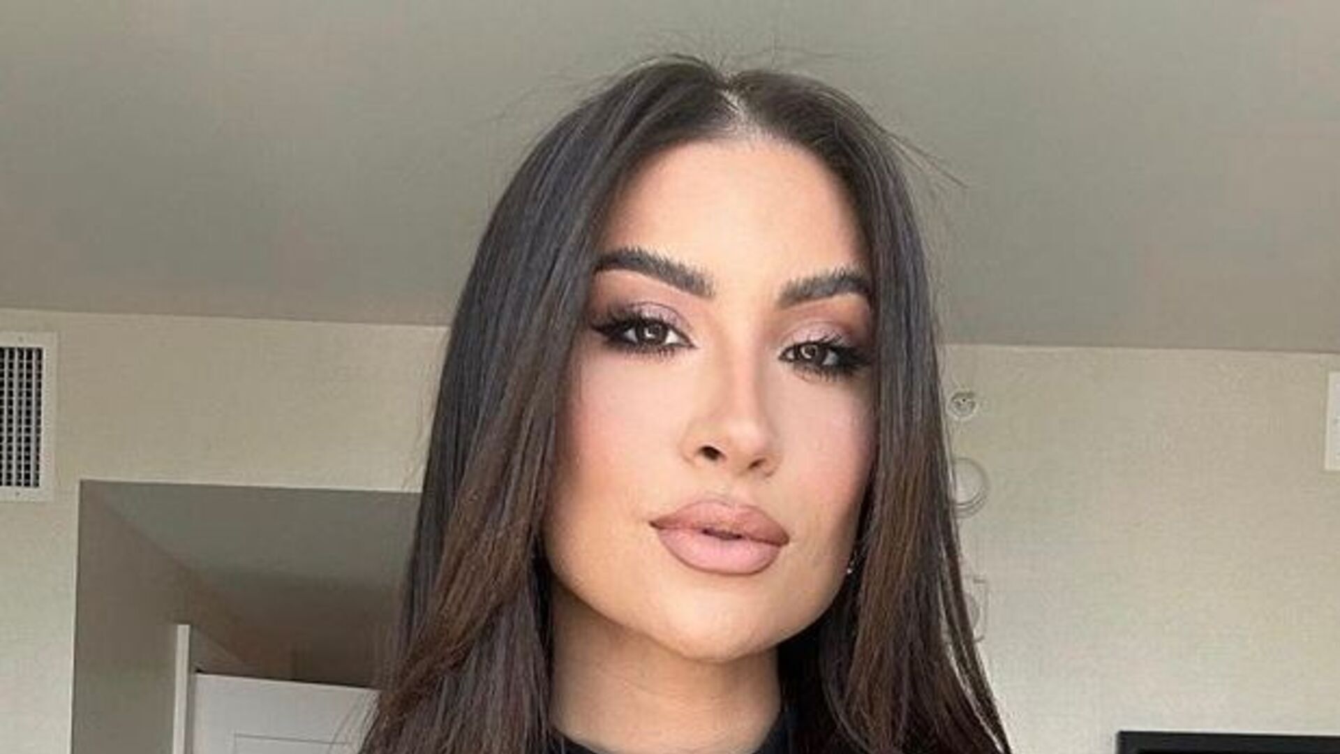 Bianca Andrade recebe chuva de elogios ao posar com o abdômen à mostra
