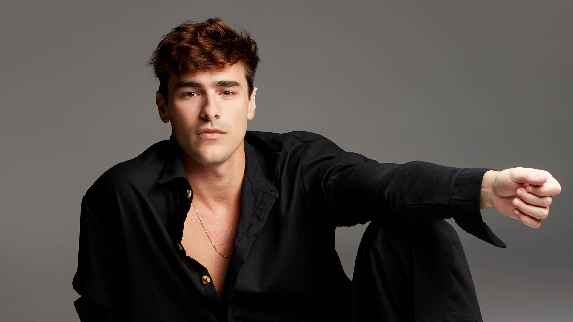 Bruno Montaleone celebra sua estreia em uma novela das 6, Amor Perfeito
