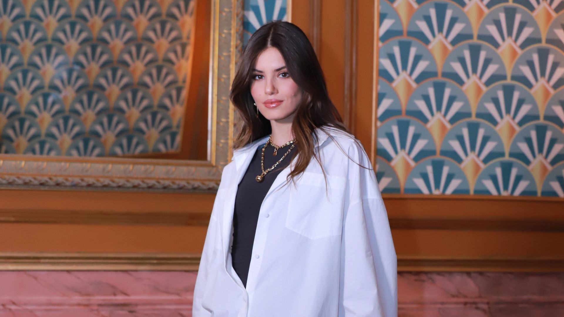 Camila Queiroz relembra momento difícil com sua primeira protagonista: ‘Cruel’