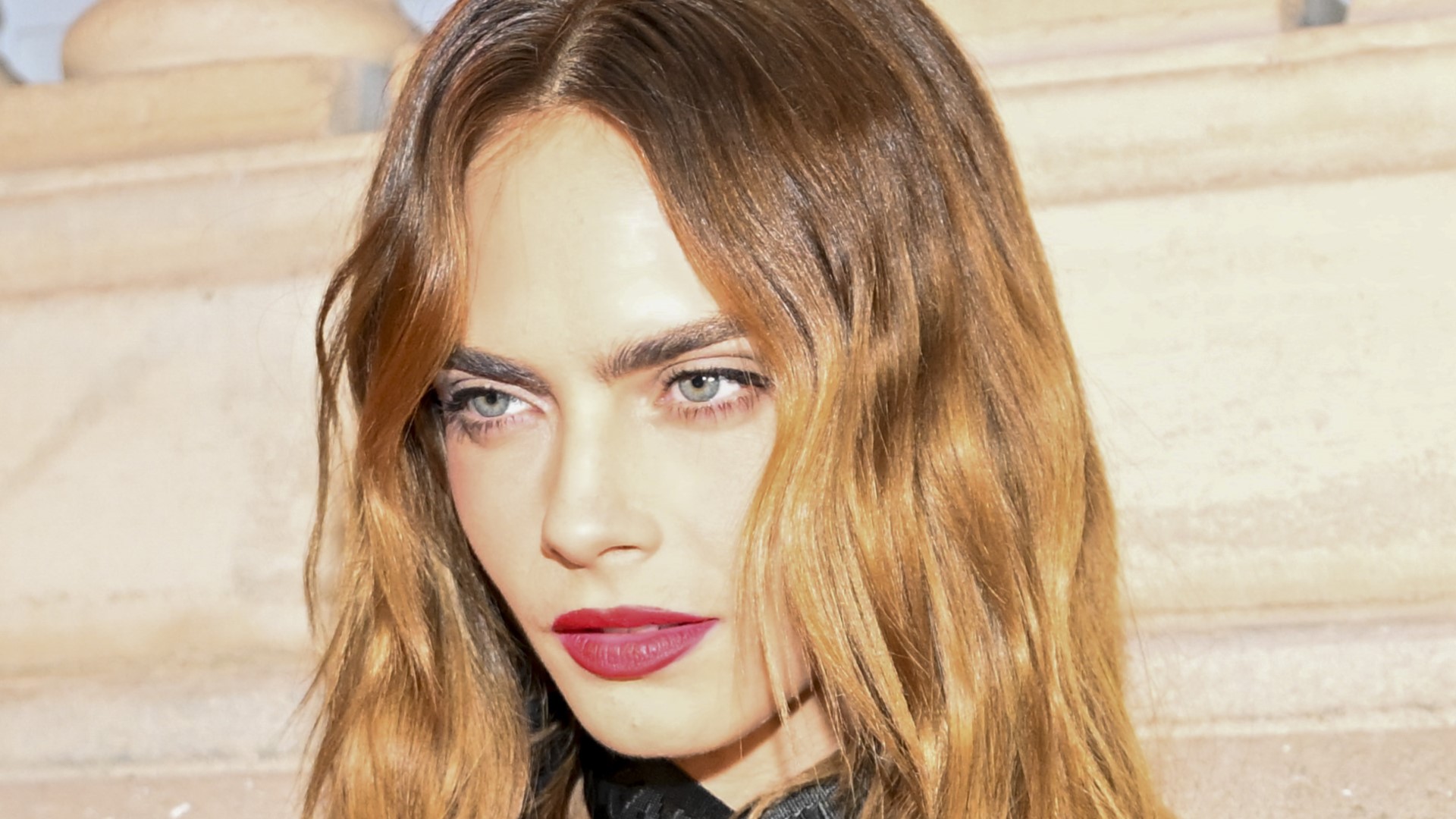 Cara Delevingne fala sobre vício em drogas: “parecia selvagem”