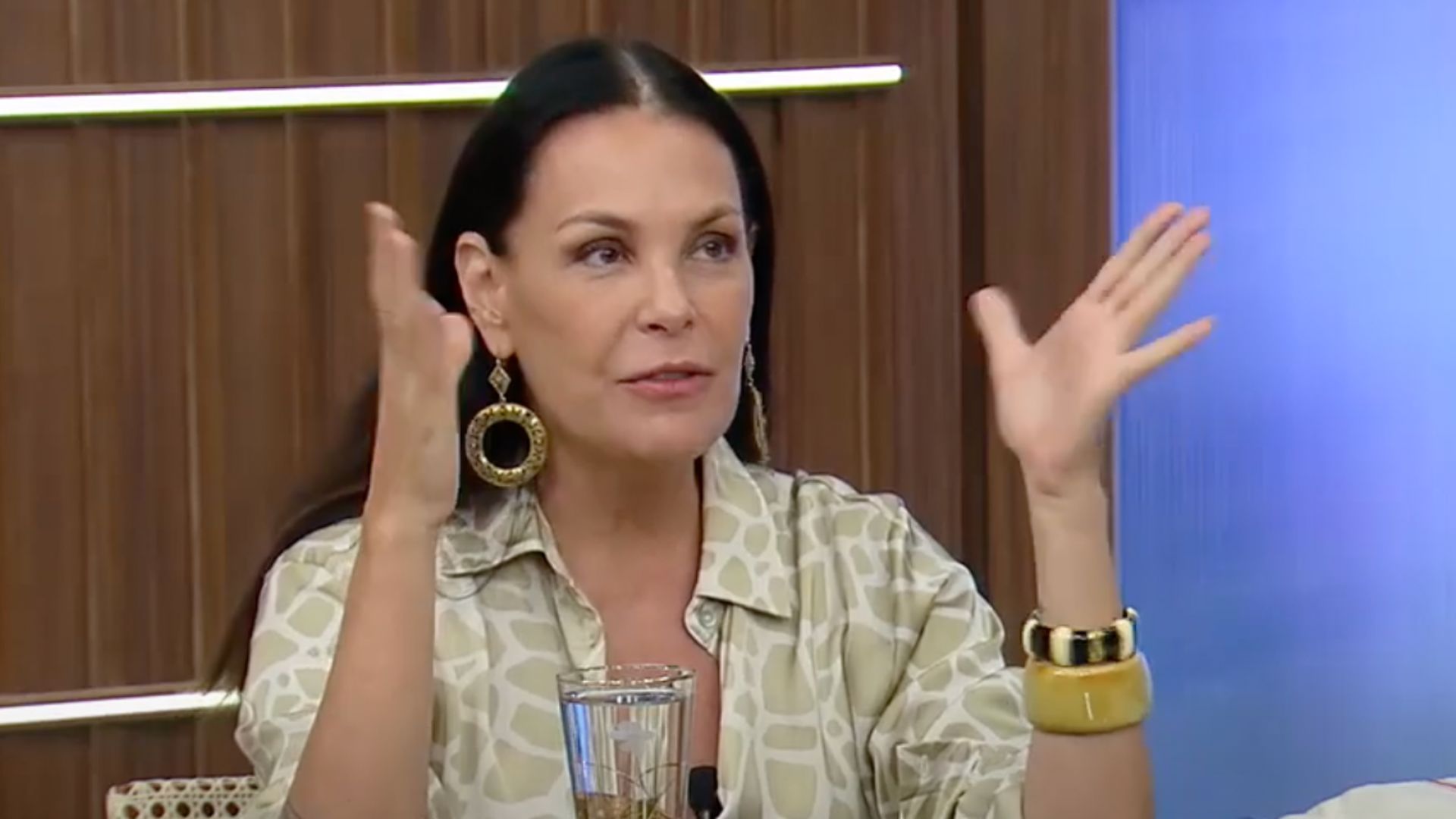 “Não quero nunca mais fazer novela”, dispara Carolina Ferraz em momento sincero