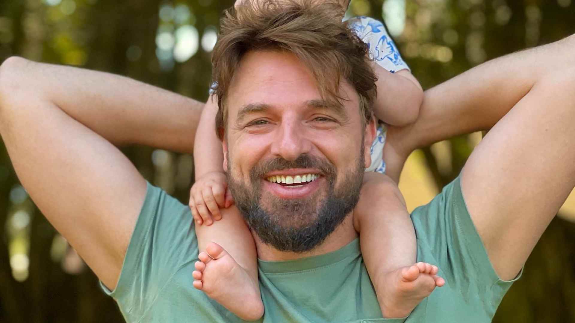 Cássio Reis explode o fofurômetro ao mostrar o filho sorrindo: “Coisa mais linda”
