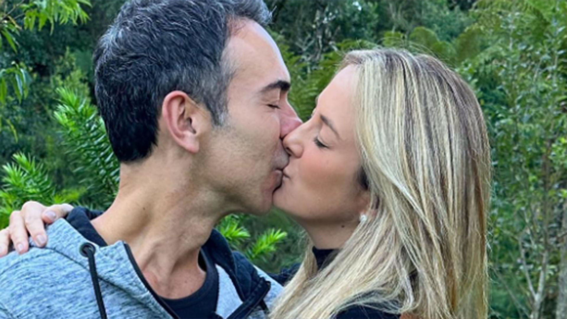 Cesar Tralli mostra beijão em Ticiane Pinheiro: ‘Vejo flores em você’