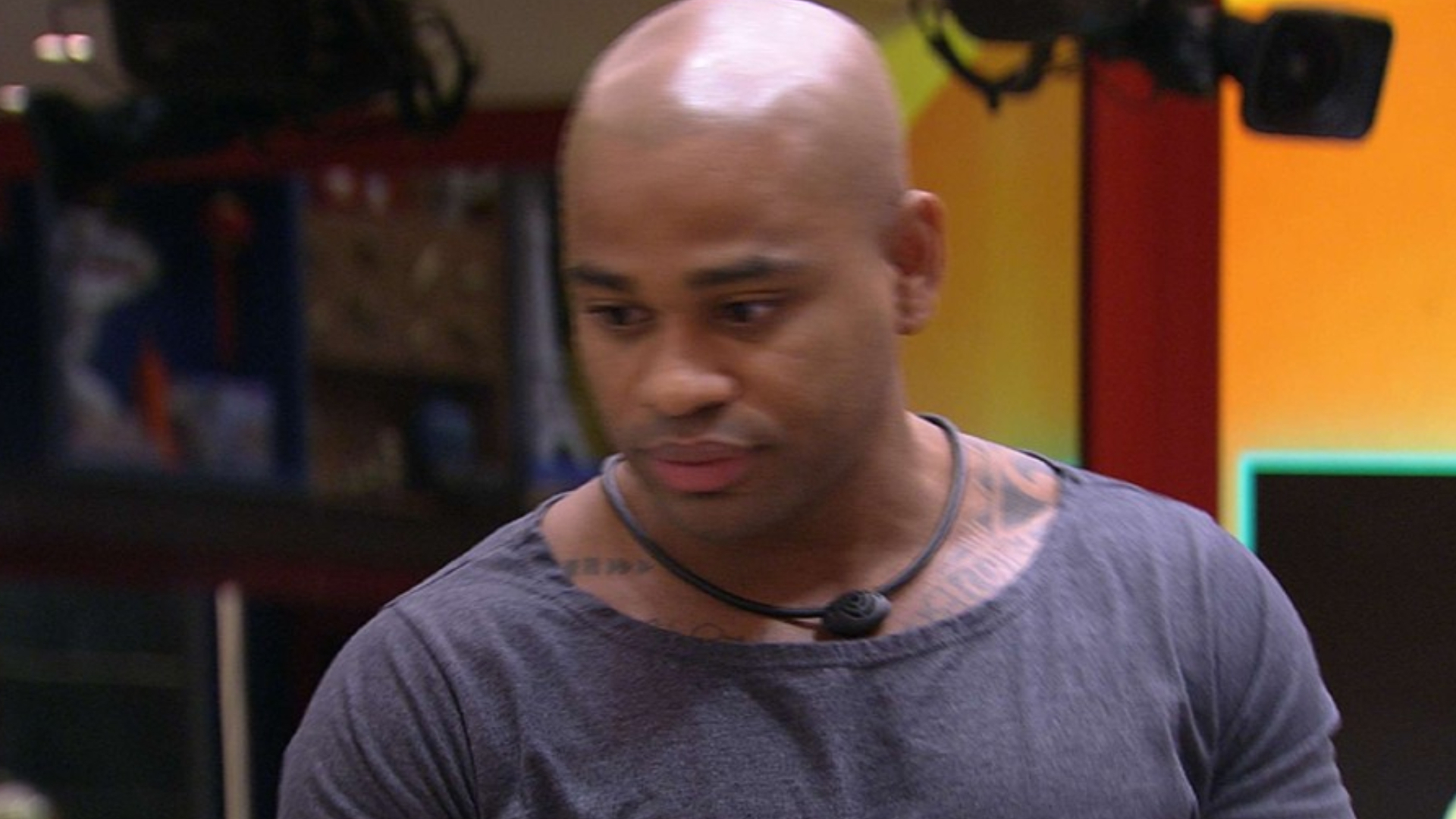 BBB 23: Cezar faz acordo com Mc Guimê após fazer brother tomar punição: ”Cubro”