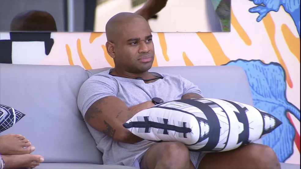 BBB23: Cezar reclama de brothers por causa de louça suja: “É o mínimo”