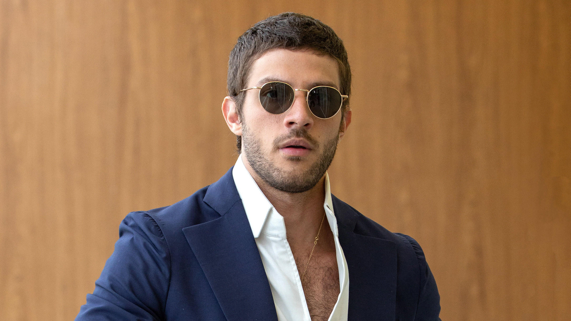 Chay Suede pensa em possíveis finais para Ari na novela Travessia: ‘Tudo pode acontecer’