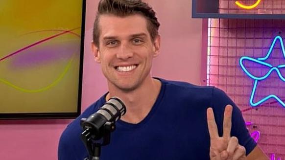 Ex-BBB Cristian Vanelli faz harmonização facial de R$ 20 mil. Vem ver o resultado!