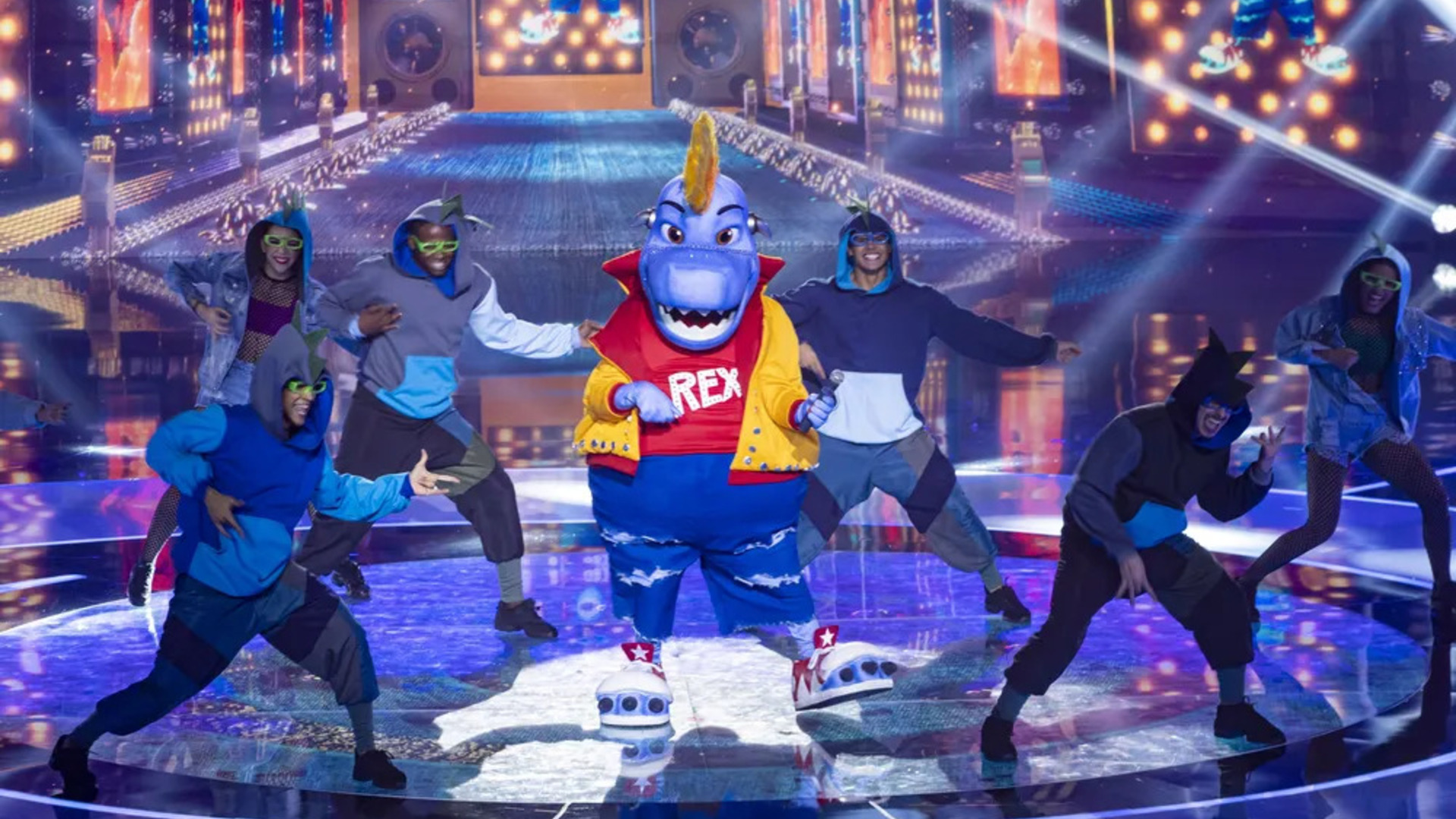 Celebridade na fantasia de Dinossauro é revelada no The Masked Singer Brasil