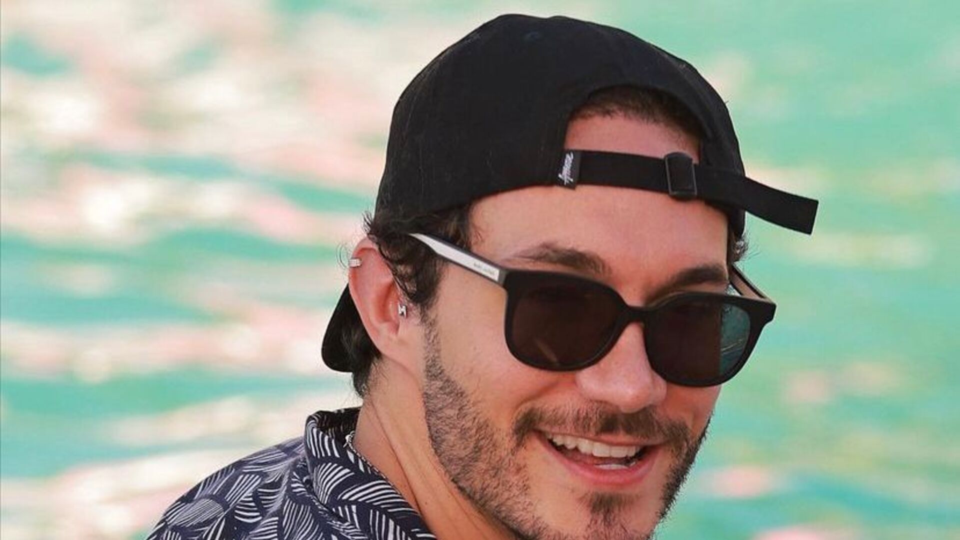 Pai de primeira viagem, Eliezer conversa com a filha Lua na barriga de Viih Tube
