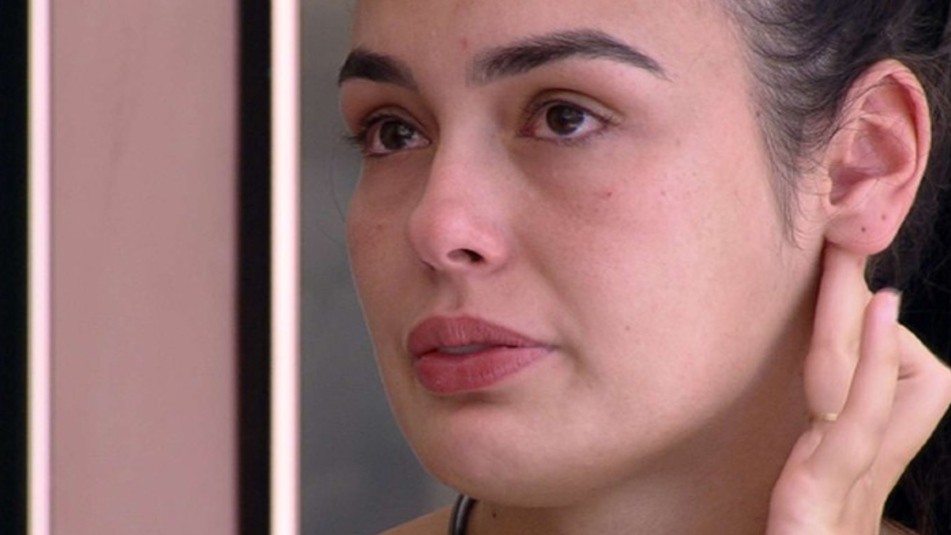BBB 23: Larissa chora por ter sido emparedada pela casa: ”Tem outras opções”